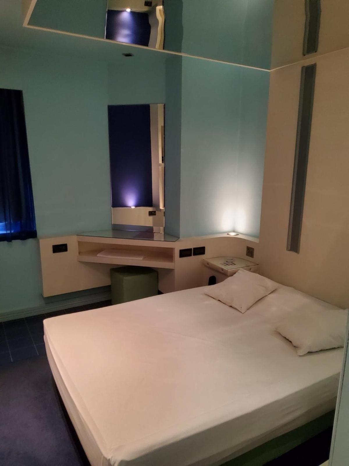 Argo Hotel Skaramangas Ngoại thất bức ảnh